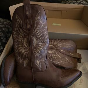 Woman’s brand new brown cowboy boots Size 7